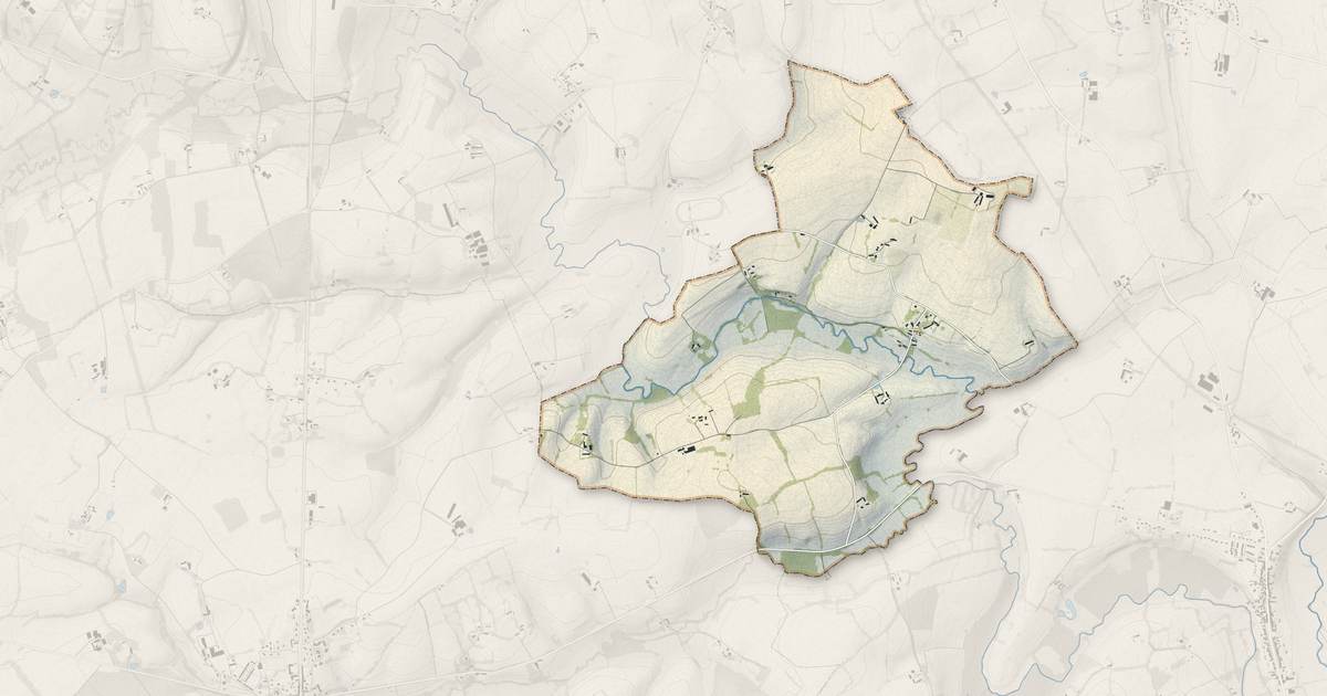 Portrait cartographique de Comblot : relief, eau, forêts, bâti et voies, calculés à partir des données de l'IGN