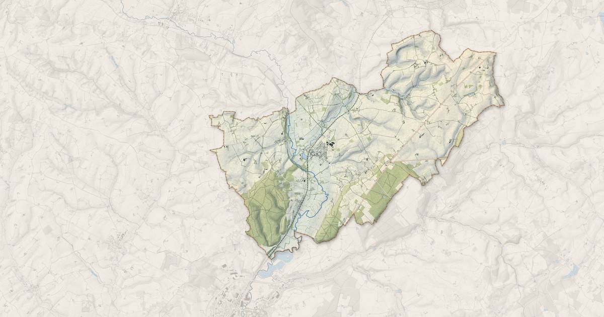 Portrait cartographique de Sablons sur Huisne : relief, eau, forêts, bâti et voies, calculés à partir des données de l'IGN