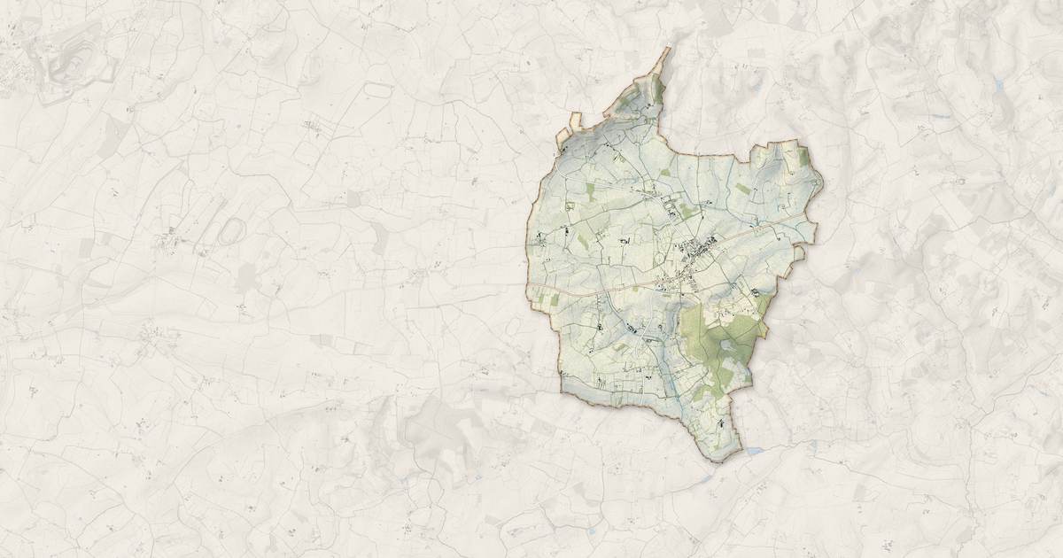 Portrait cartographique de Courtomer : relief, eau, forêts, bâti et voies, calculés à partir des données de l'IGN