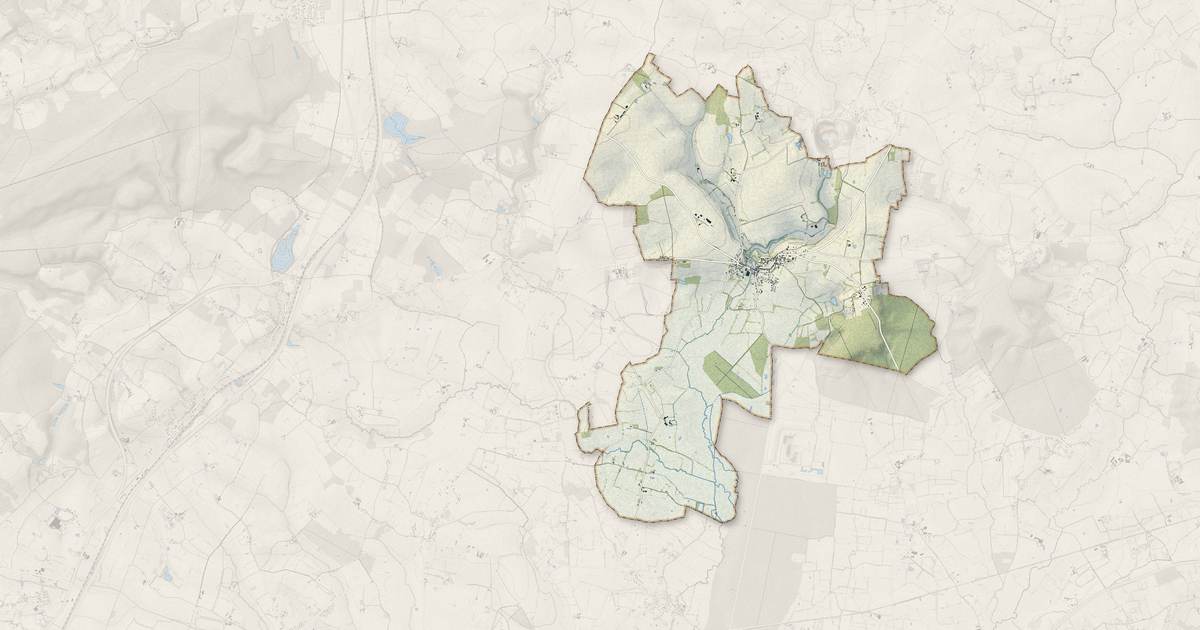 Portrait cartographique de Essay : relief, eau, forêts, bâti et voies, calculés à partir des données de l'IGN