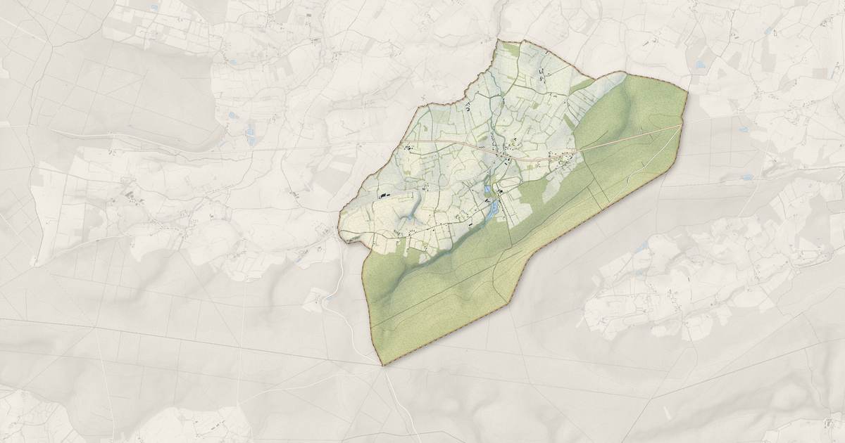 Portrait cartographique de La Ferrière-Béchet : relief, eau, forêts, bâti et voies, calculés à partir des données de l'IGN