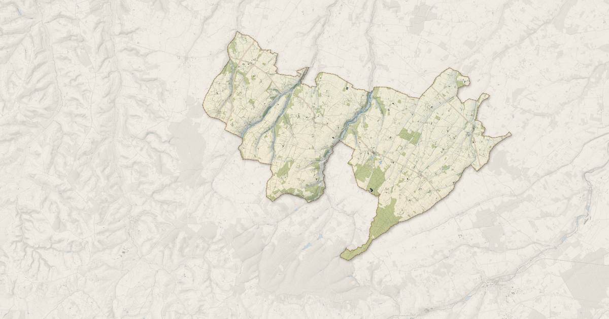 Portrait cartographique de La Ferté-en-Ouche : relief, eau, forêts, bâti et voies, calculés à partir des données de l'IGN