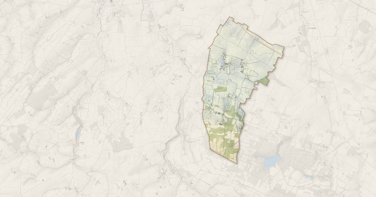 Portrait cartographique de Fleuré : relief, eau, forêts, bâti et voies, calculés à partir des données de l'IGN