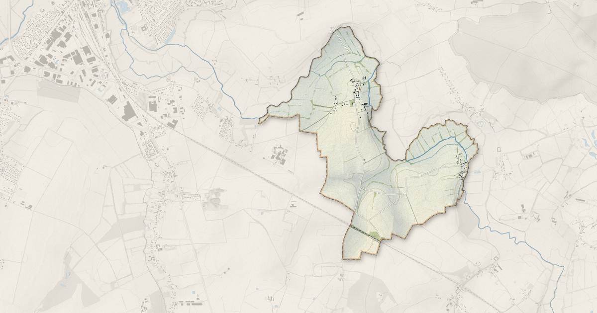 Portrait cartographique de Juvigny-sur-Orne : relief, eau, forêts, bâti et voies, calculés à partir des données de l'IGN