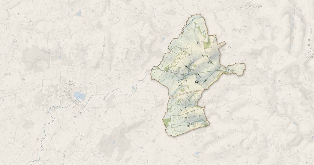 Portrait cartographique de La Mesnière : relief, eau, forêts, bâti et voies, calculés à partir des données de l'IGN