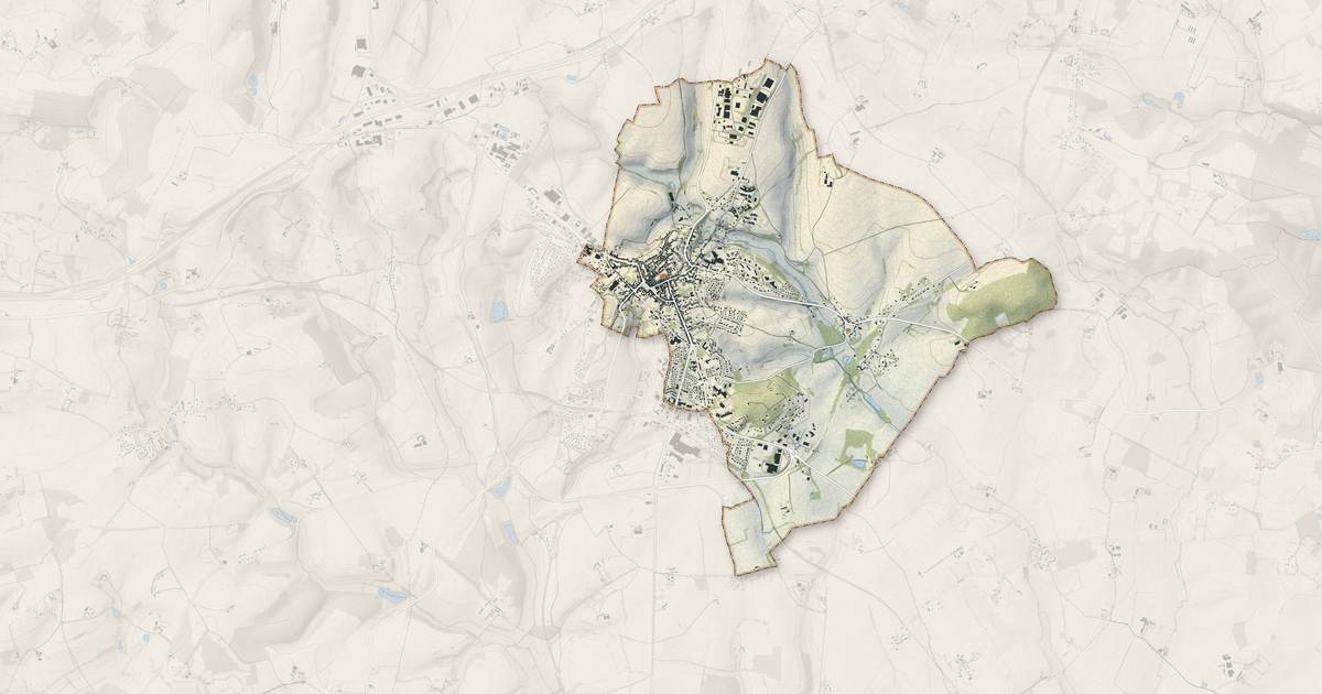 Portrait cartographique de Mortagne-au-Perche : relief, eau, forêts, bâti et voies, calculés à partir des données de l'IGN