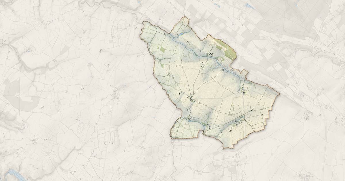 Portrait cartographique de Neuvy-au-Houlme : relief, eau, forêts, bâti et voies, calculés à partir des données de l'IGN