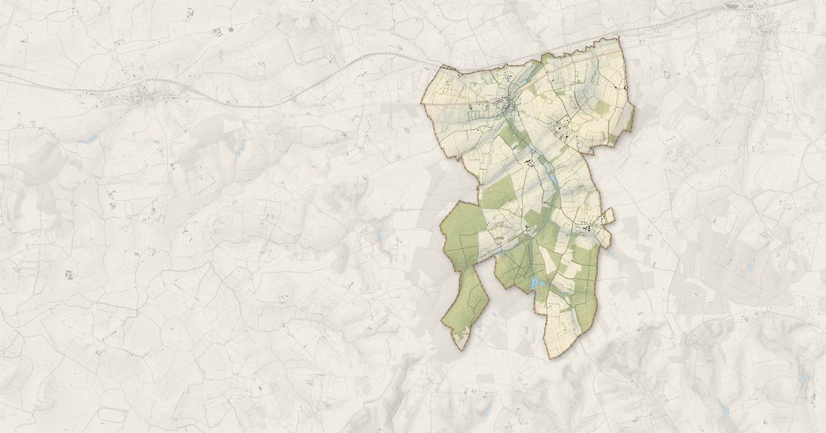 Portrait cartographique de Planches : relief, eau, forêts, bâti et voies, calculés à partir des données de l'IGN