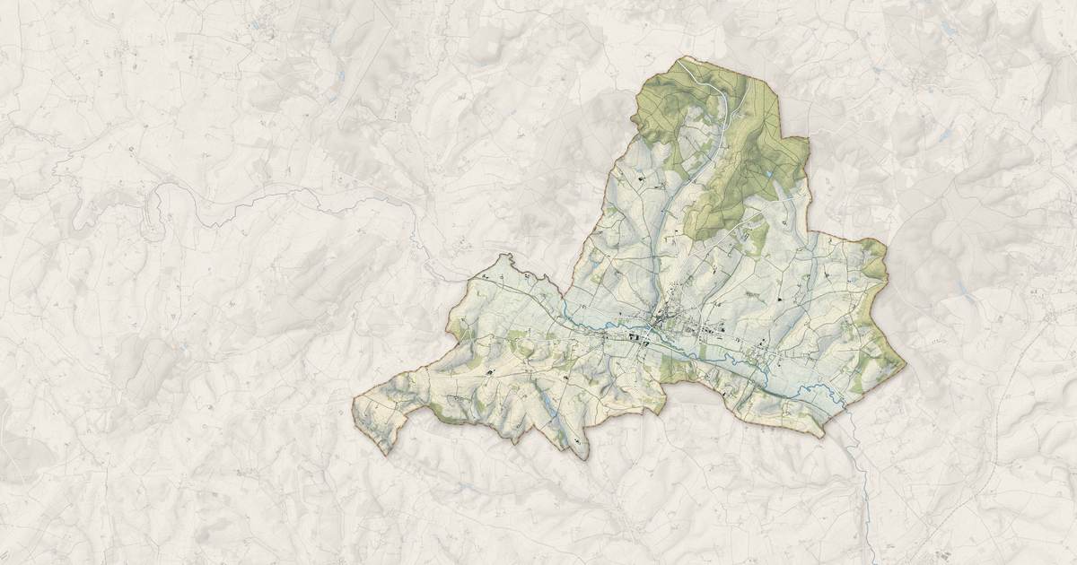 Portrait cartographique de Rémalard en Perche : relief, eau, forêts, bâti et voies, calculés à partir des données de l'IGN