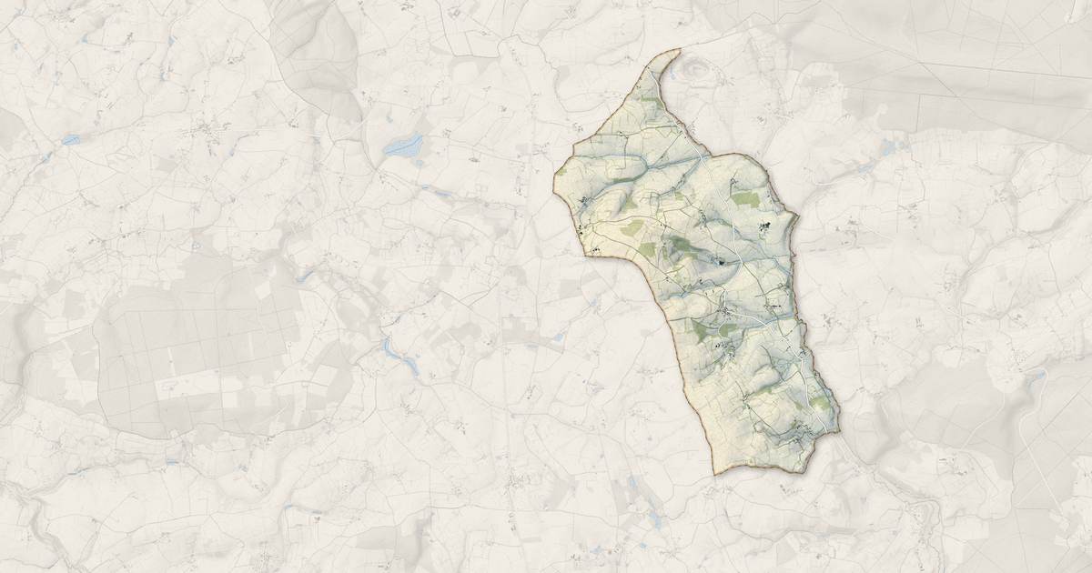 Portrait cartographique de Saint-Ellier-les-Bois : relief, eau, forêts, bâti et voies, calculés à partir des données de l'IGN