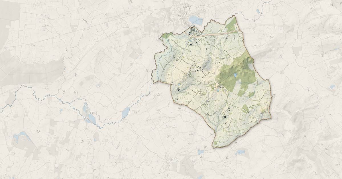 Portrait cartographique de Saint-Julien-sur-Sarthe : relief, eau, forêts, bâti et voies, calculés à partir des données de l'IGN