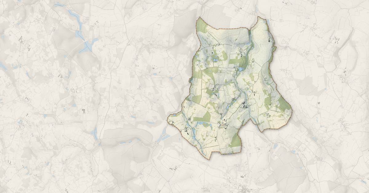 Portrait cartographique de Sainte-Marguerite-de-Carrouges : relief, eau, forêts, bâti et voies, calculés à partir des données de l'IGN