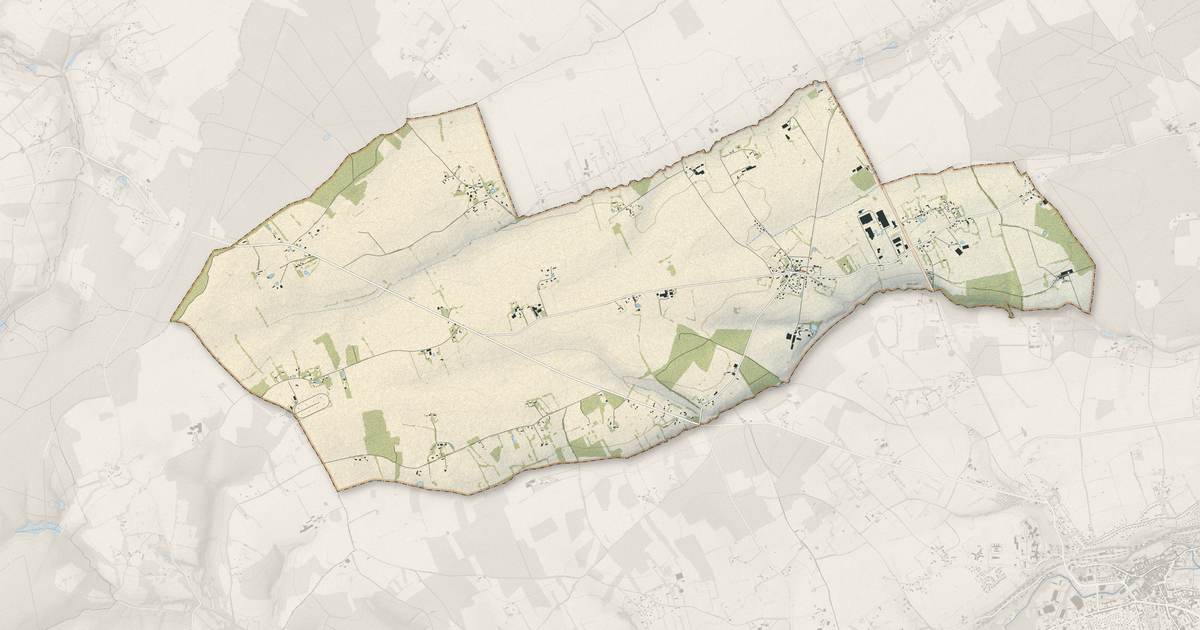 Portrait cartographique de Saint-Symphorien-des-Bruyères : relief, eau, forêts, bâti et voies, calculés à partir des données de l'IGN
