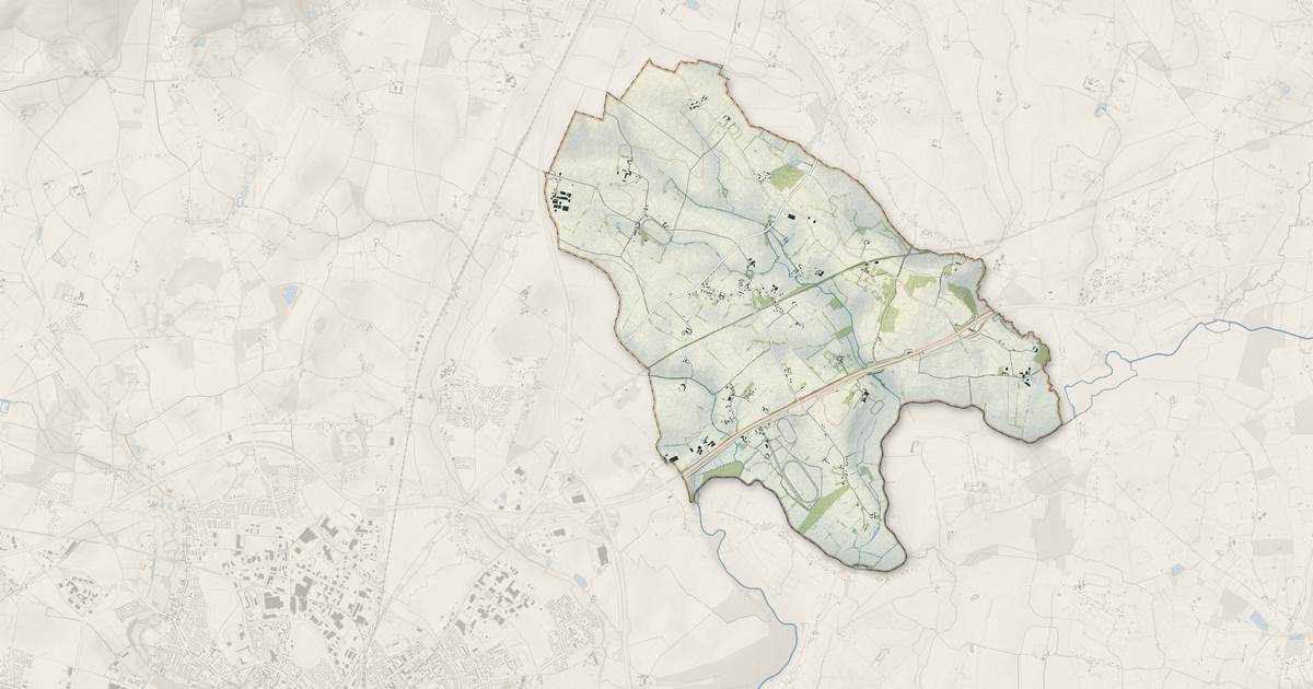 Portrait cartographique de Semallé : relief, eau, forêts, bâti et voies, calculés à partir des données de l'IGN