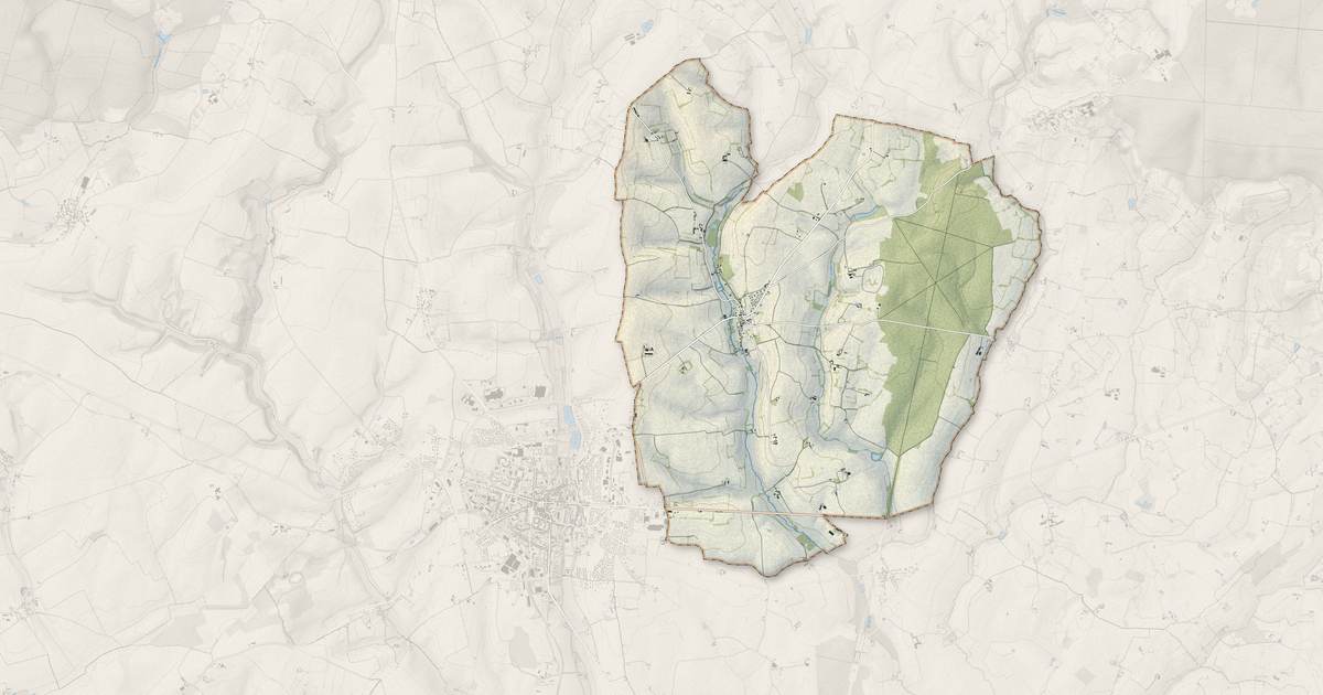 Portrait cartographique de Suré : relief, eau, forêts, bâti et voies, calculés à partir des données de l'IGN