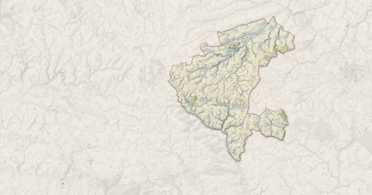 Portrait cartographique de Tinchebray-Bocage : relief, eau, forêts, bâti et voies, calculés à partir des données de l'IGN
