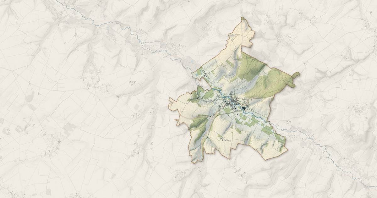 Portrait cartographique de Auxi-le-Château : relief, eau, forêts, bâti et voies, calculés à partir des données de l'IGN