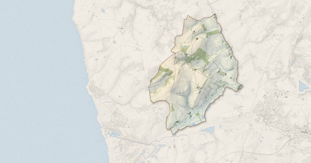 Portrait cartographique de Bazinghen : relief, eau, forêts, bâti et voies, calculés à partir des données de l'IGN
