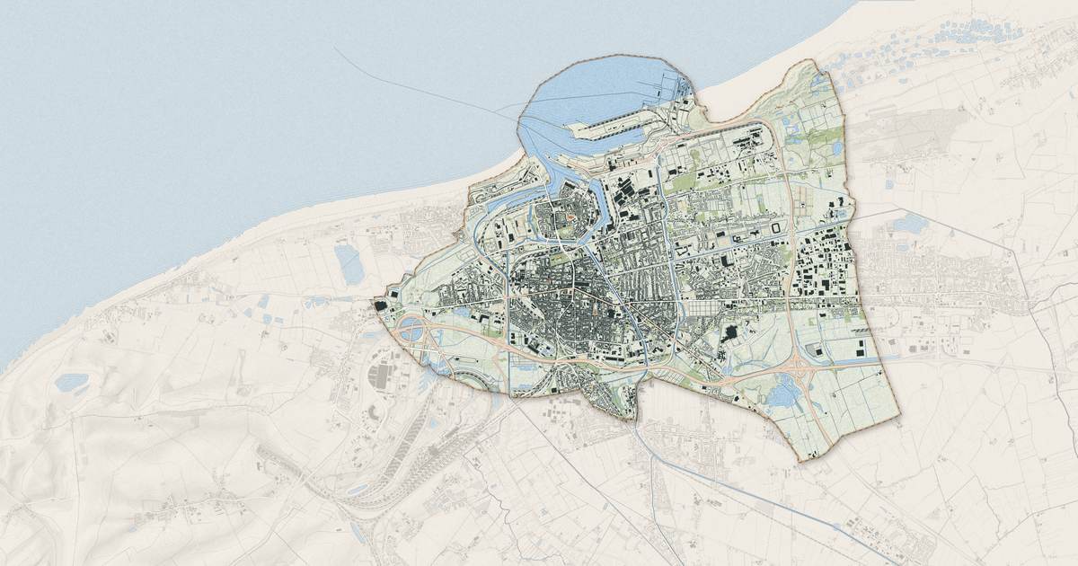 Portrait cartographique de Calais : relief, eau, forêts, bâti et voies, calculés à partir des données de l'IGN