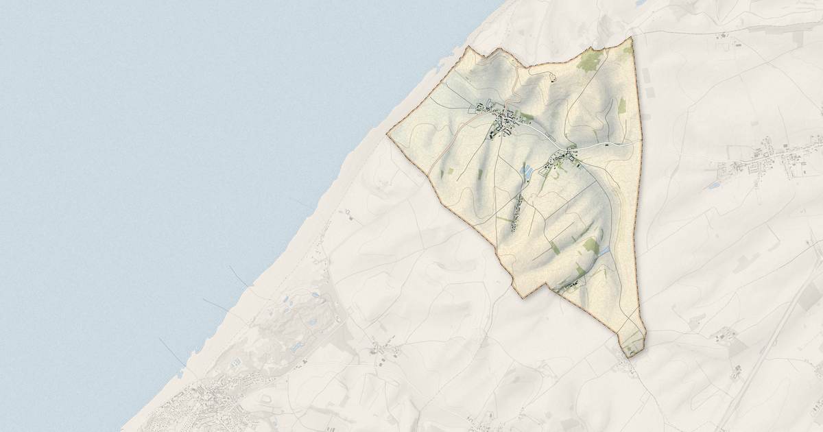 Portrait cartographique de Escalles : relief, eau, forêts, bâti et voies, calculés à partir des données de l'IGN