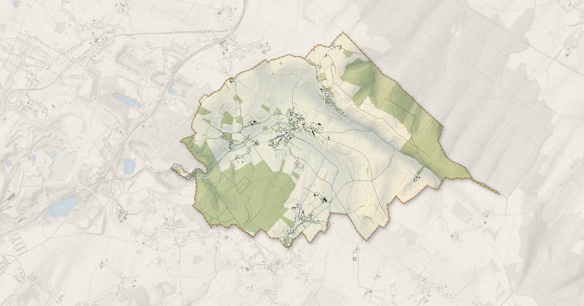 Portrait cartographique de Fiennes : relief, eau, forêts, bâti et voies, calculés à partir des données de l'IGN
