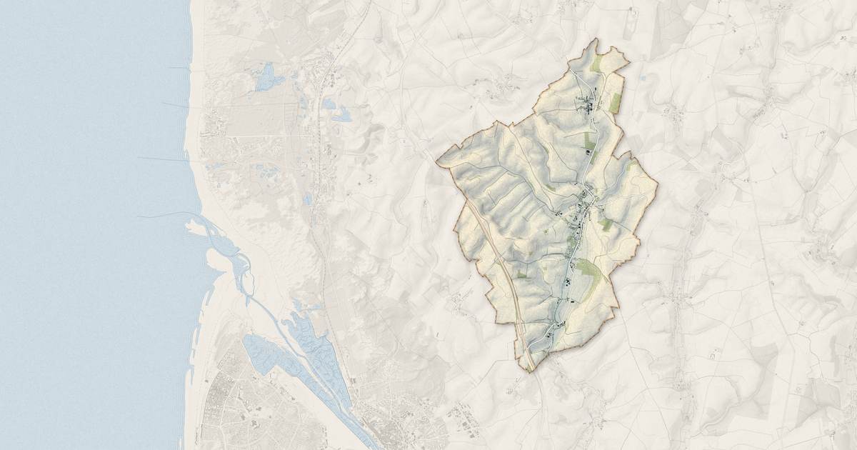 Portrait cartographique de Frencq : relief, eau, forêts, bâti et voies, calculés à partir des données de l'IGN