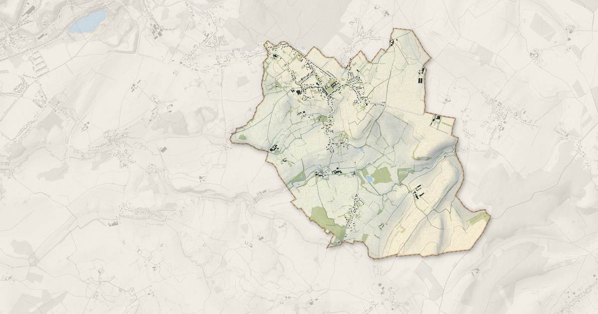 Portrait cartographique de Hardinghen : relief, eau, forêts, bâti et voies, calculés à partir des données de l'IGN