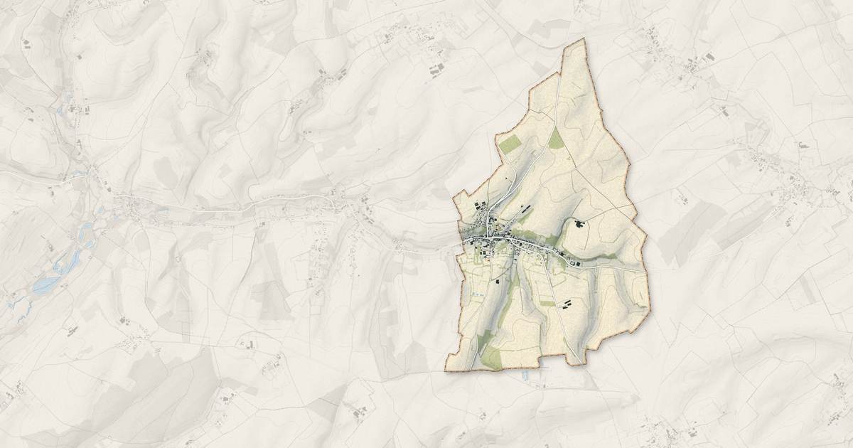 Portrait cartographique de Hucqueliers : relief, eau, forêts, bâti et voies, calculés à partir des données de l'IGN