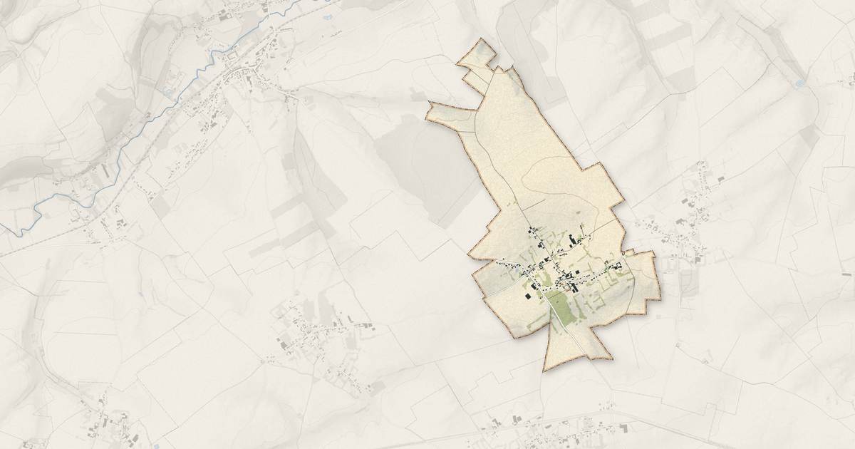Portrait cartographique de Humerœuille : relief, eau, forêts, bâti et voies, calculés à partir des données de l'IGN