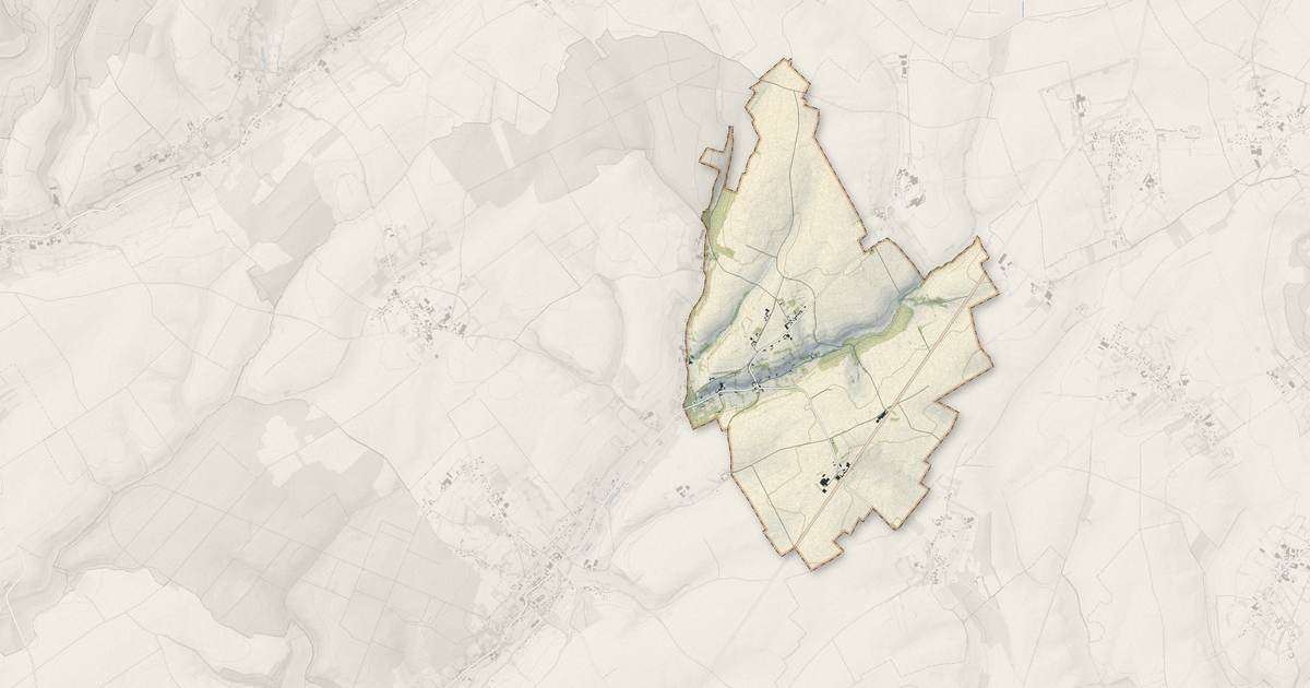 Portrait cartographique de Planques : relief, eau, forêts, bâti et voies, calculés à partir des données de l'IGN