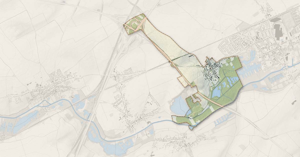 Portrait cartographique de Plouvain : relief, eau, forêts, bâti et voies, calculés à partir des données de l'IGN