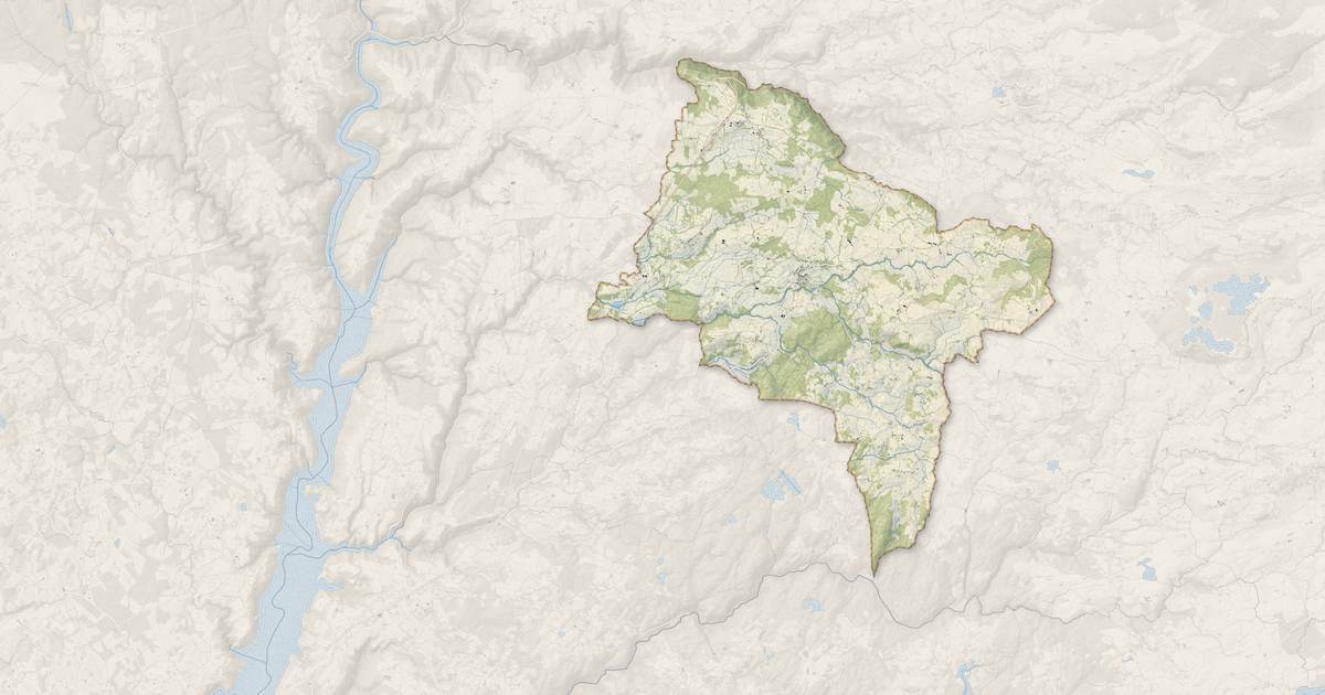 Portrait cartographique de Bagnols : relief, eau, forêts, bâti et voies, calculés à partir des données de l'IGN