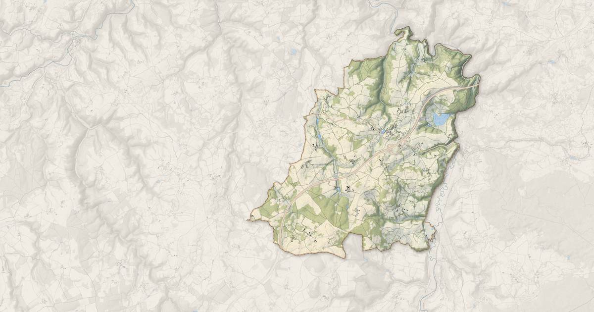Portrait cartographique de Bromont-Lamothe : relief, eau, forêts, bâti et voies, calculés à partir des données de l'IGN