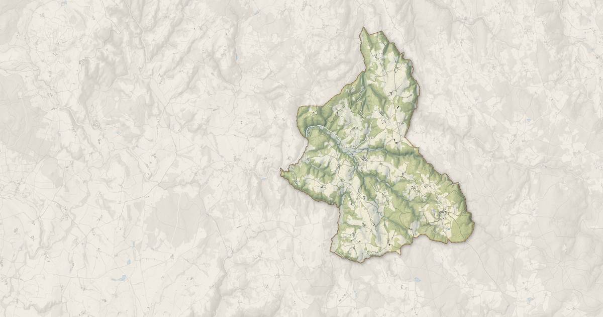 Portrait cartographique de Brousse : relief, eau, forêts, bâti et voies, calculés à partir des données de l'IGN