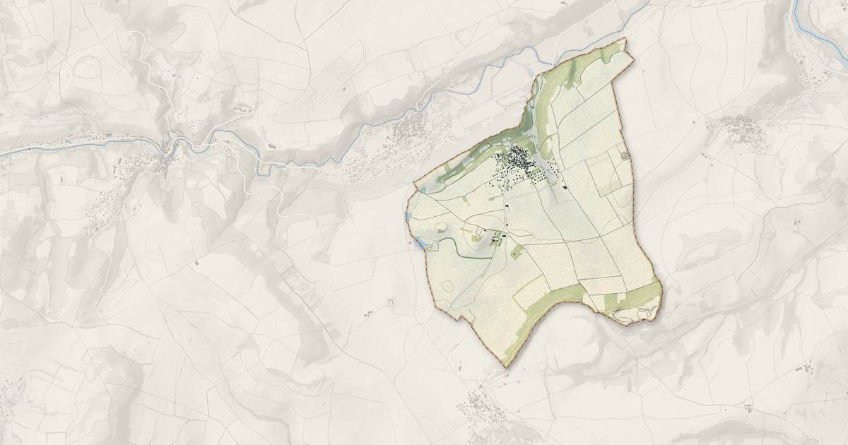 Portrait cartographique de Chadeleuf : relief, eau, forêts, bâti et voies, calculés à partir des données de l'IGN