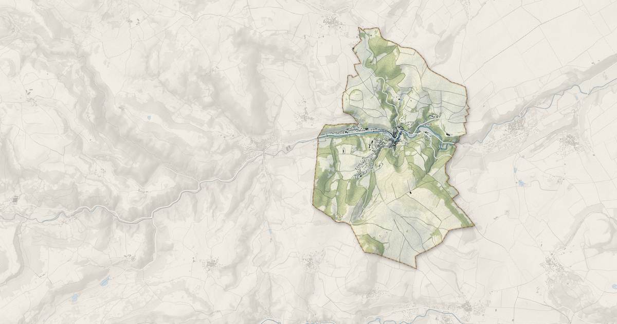 Portrait cartographique de Champeix : relief, eau, forêts, bâti et voies, calculés à partir des données de l'IGN
