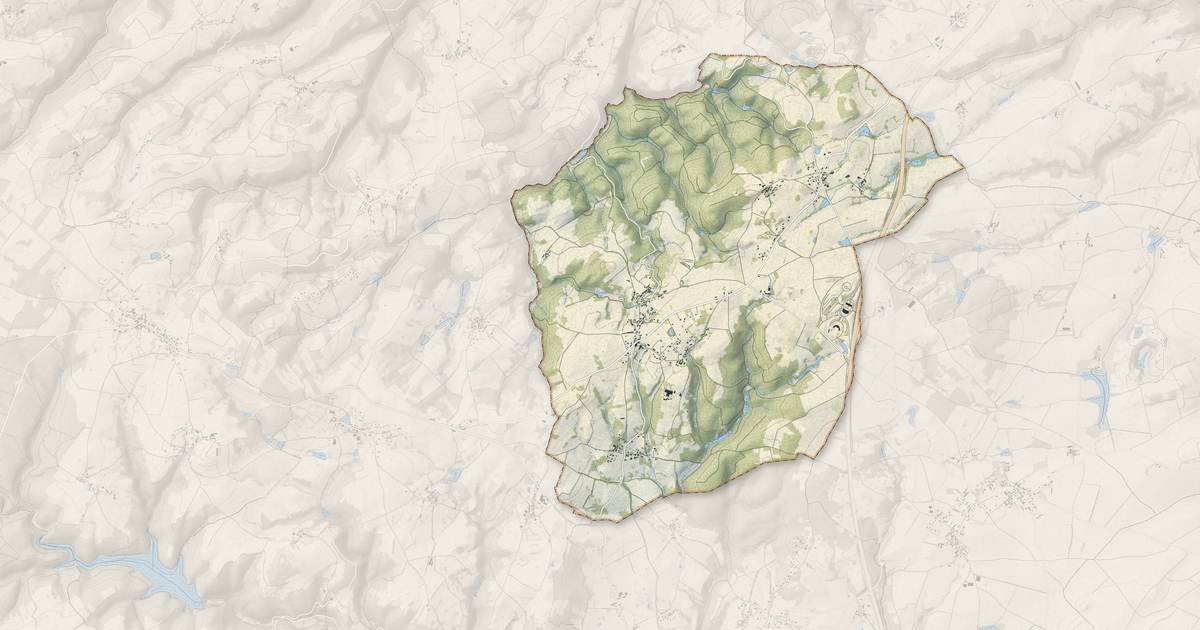 Portrait cartographique de Champs : relief, eau, forêts, bâti et voies, calculés à partir des données de l'IGN