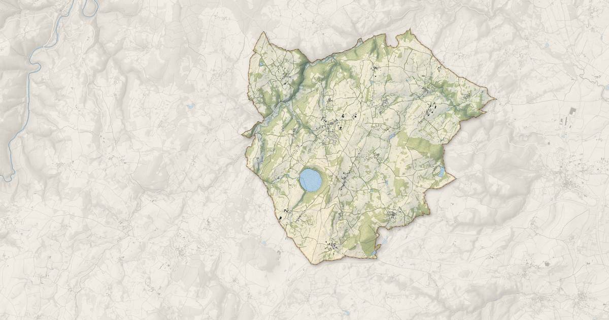 Portrait cartographique de Charbonnières-les-Vieilles : relief, eau, forêts, bâti et voies, calculés à partir des données de l'IGN