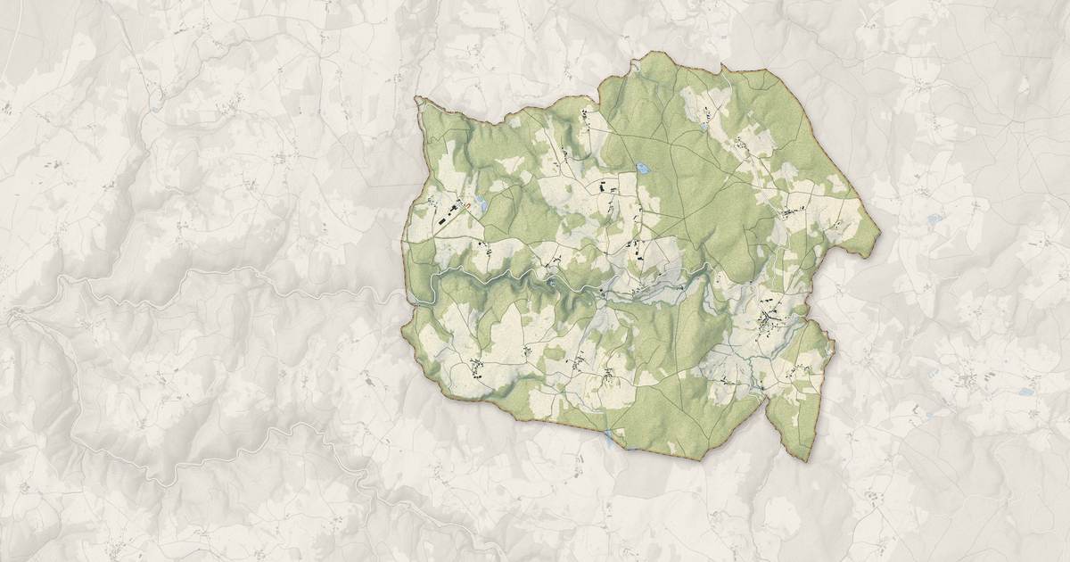 Portrait cartographique de Condat-lès-Montboissier : relief, eau, forêts, bâti et voies, calculés à partir des données de l'IGN