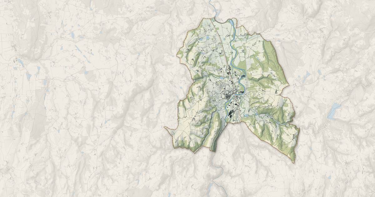 Portrait cartographique de Courpière : relief, eau, forêts, bâti et voies, calculés à partir des données de l'IGN