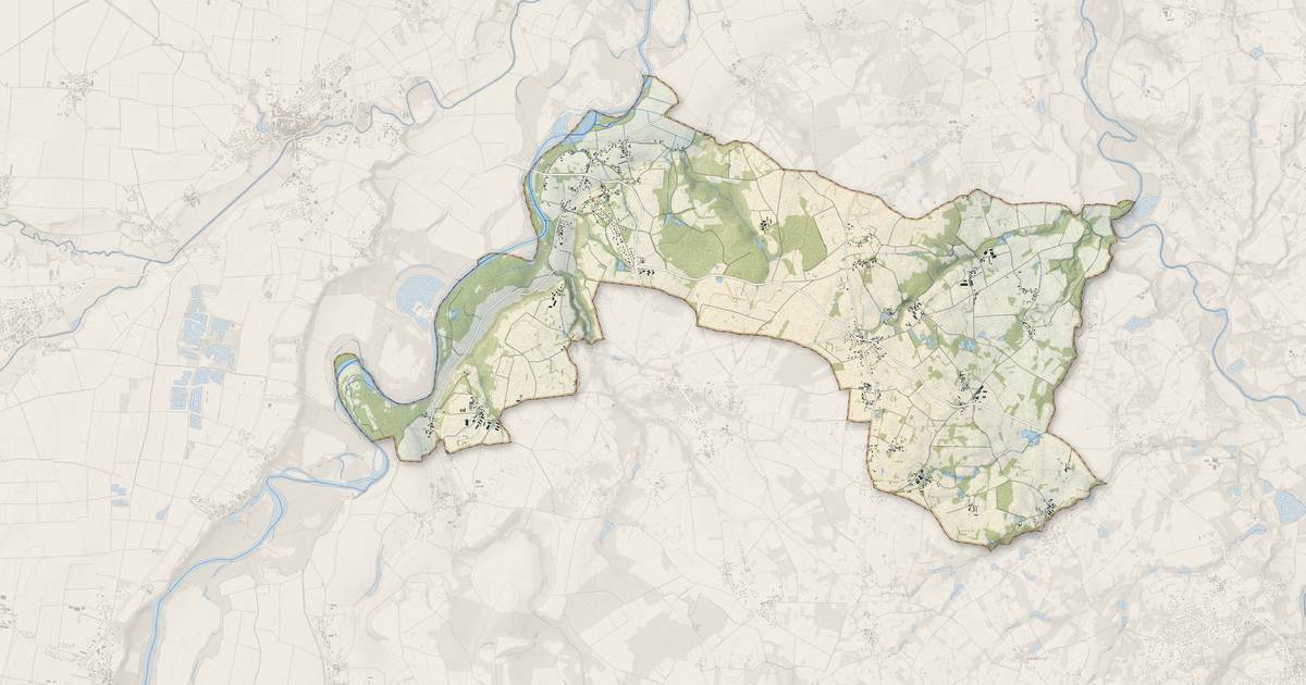 Portrait cartographique de Crevant-Laveine : relief, eau, forêts, bâti et voies, calculés à partir des données de l'IGN