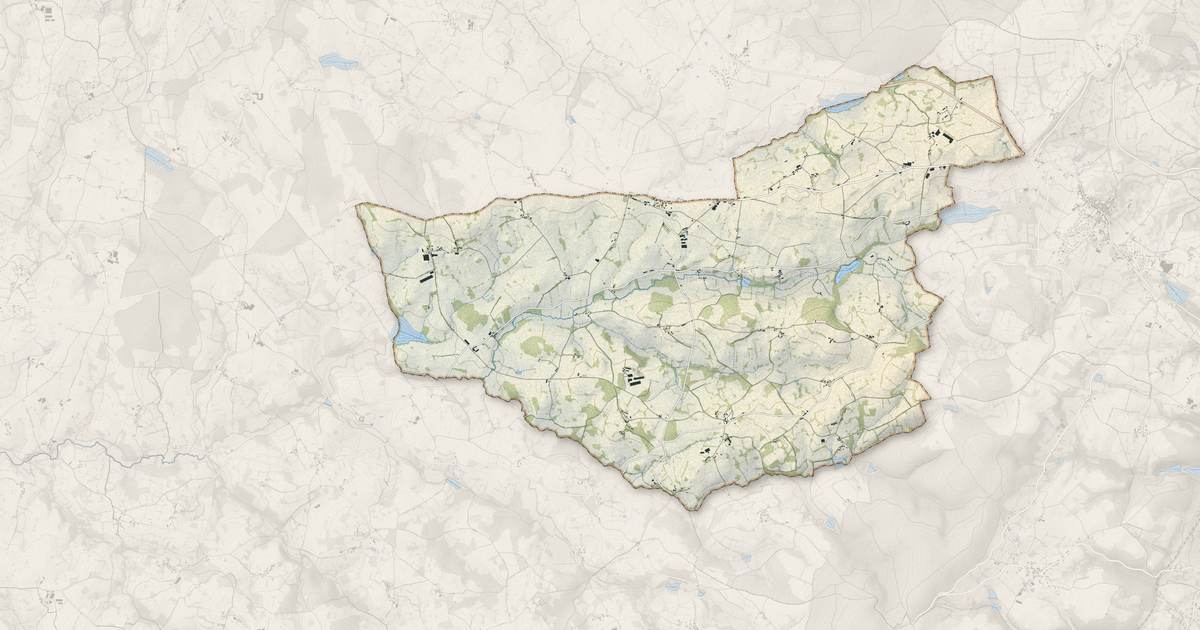 Portrait cartographique de La Crouzille : relief, eau, forêts, bâti et voies, calculés à partir des données de l'IGN