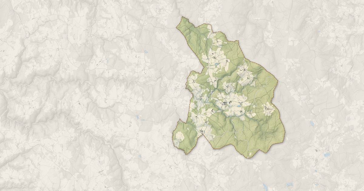 Portrait cartographique de Échandelys : relief, eau, forêts, bâti et voies, calculés à partir des données de l'IGN