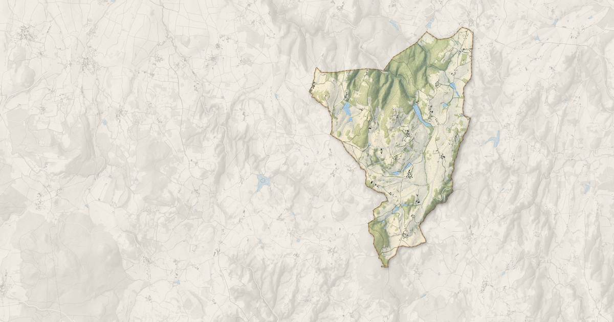 Portrait cartographique de Fayet-le-Château : relief, eau, forêts, bâti et voies, calculés à partir des données de l'IGN