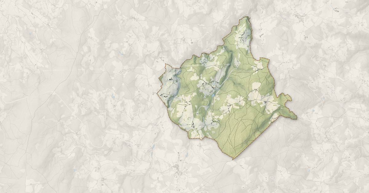 Portrait cartographique de Grandval : relief, eau, forêts, bâti et voies, calculés à partir des données de l'IGN