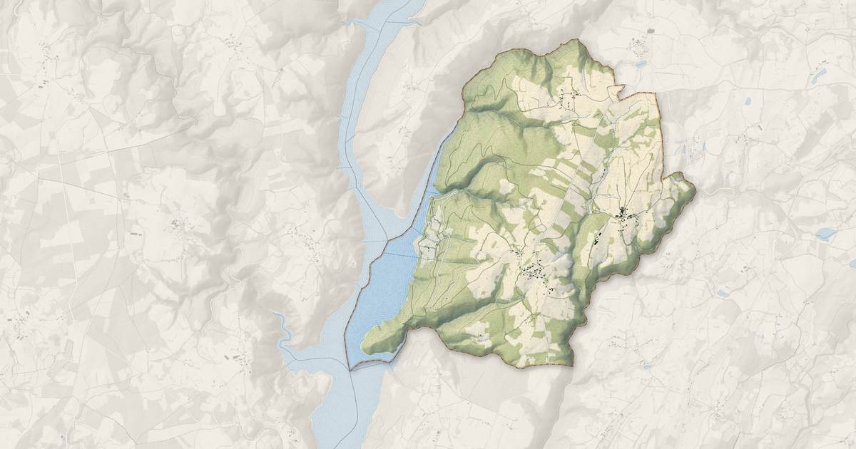 Portrait cartographique de Labessette : relief, eau, forêts, bâti et voies, calculés à partir des données de l'IGN