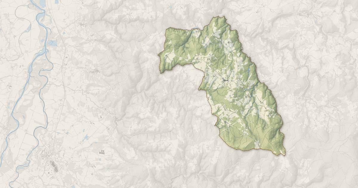 Portrait cartographique de Lachaux : relief, eau, forêts, bâti et voies, calculés à partir des données de l'IGN