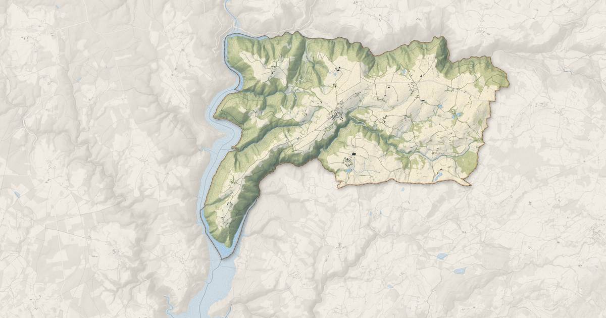 Portrait cartographique de Larodde : relief, eau, forêts, bâti et voies, calculés à partir des données de l'IGN