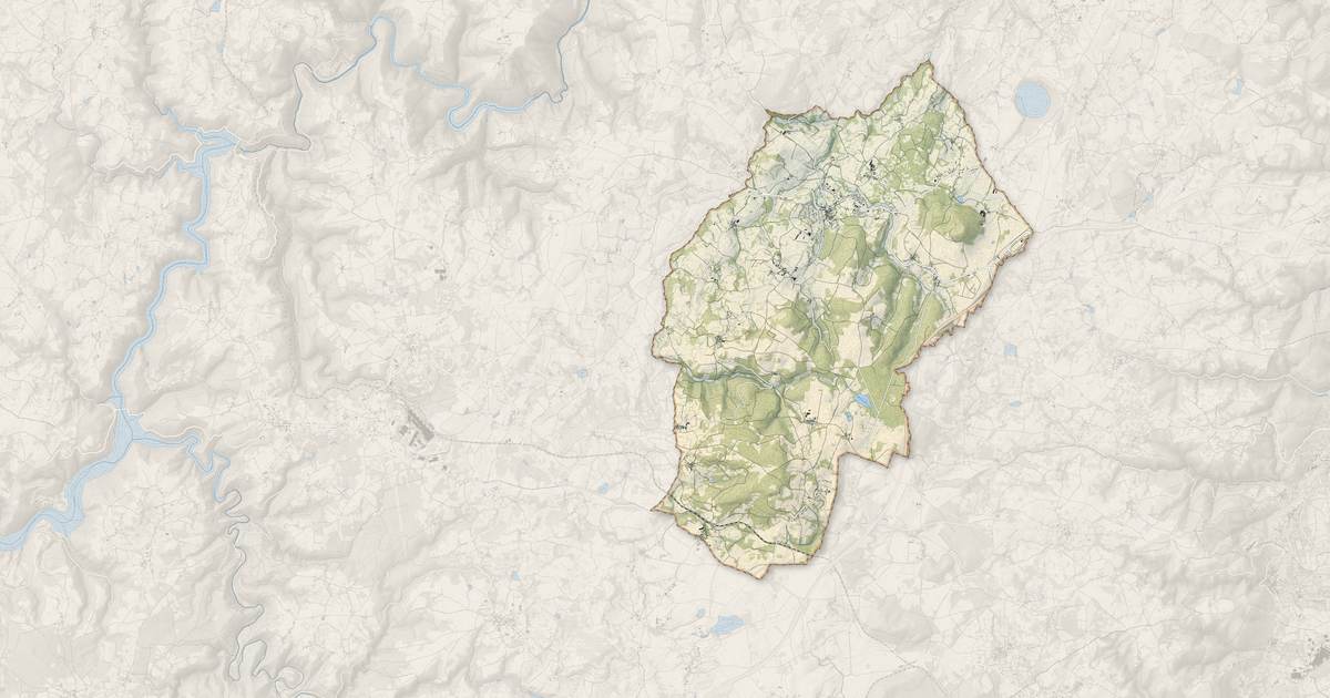 Portrait cartographique de Manzat : relief, eau, forêts, bâti et voies, calculés à partir des données de l'IGN
