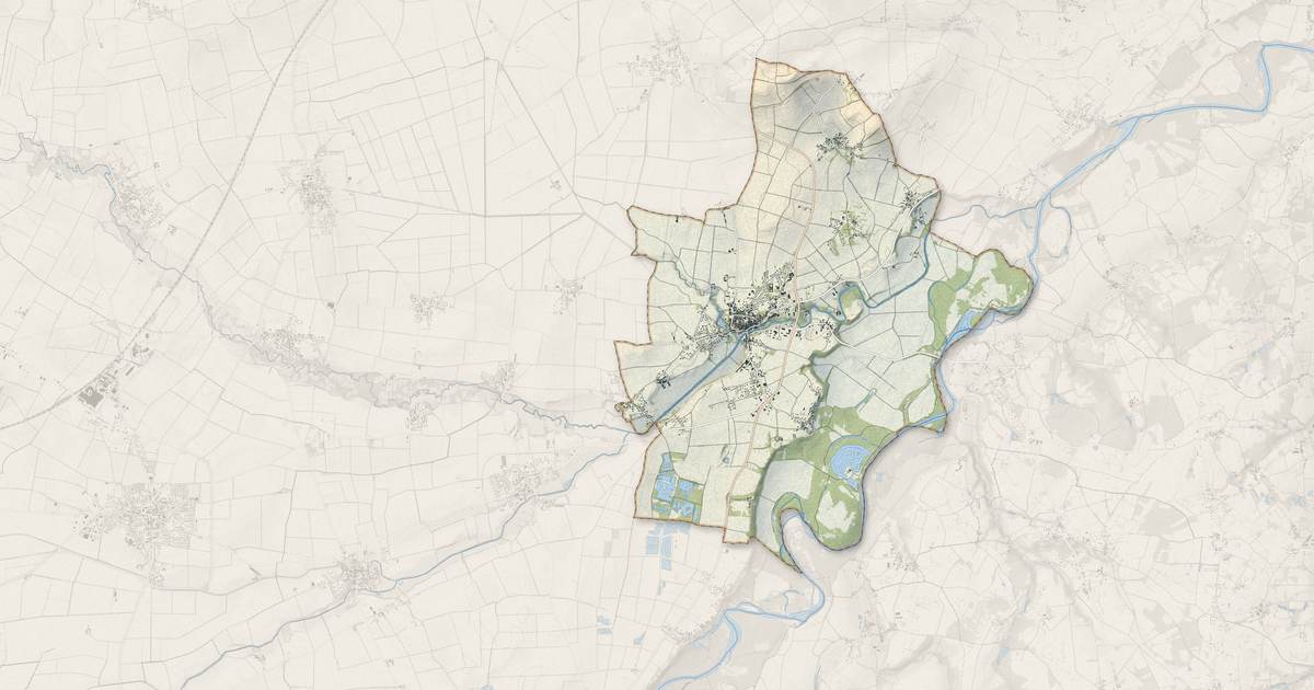Portrait cartographique de Maringues : relief, eau, forêts, bâti et voies, calculés à partir des données de l'IGN